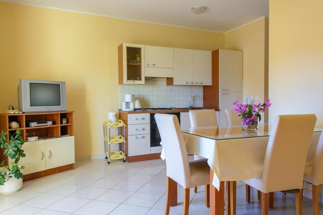 Apartments Anton Vinišće エクステリア 写真